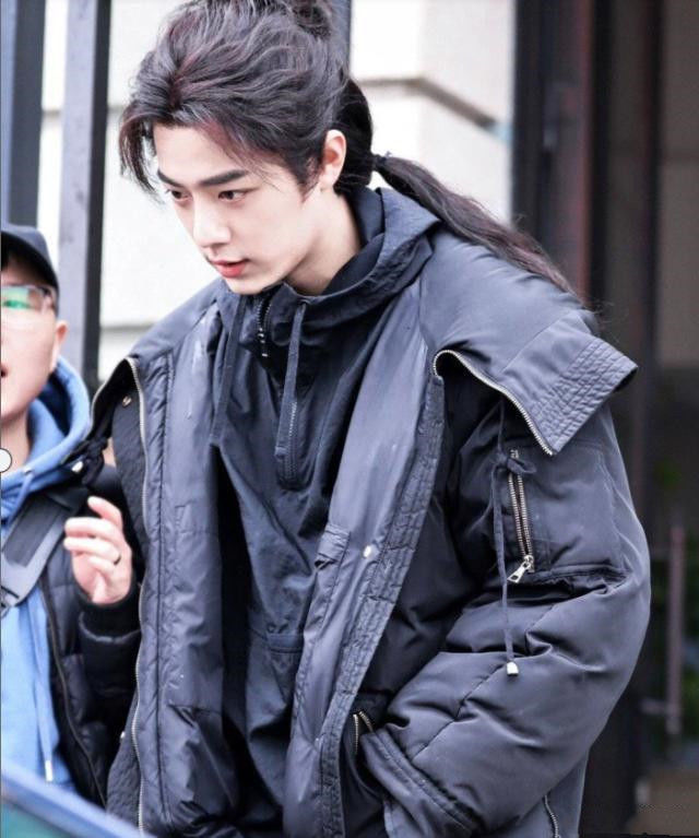 肖战早期路透形象，青春偶像的初见魅力